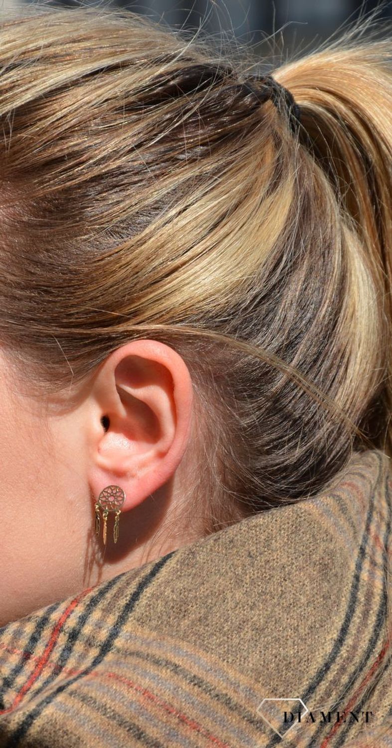 Złote kolczyki wkrętki łapacz snów to piękne kolczyki celebrytki, które sprawdzą się w każdej sytuacji. Darmowa dostawa!Ozdobne pudełko! Zapraszamy!.jpg